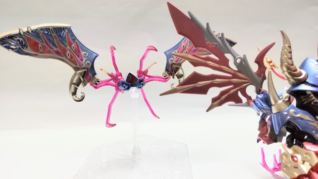 分離した支援機と二体がかりでストライクに波状攻撃を仕掛ける。