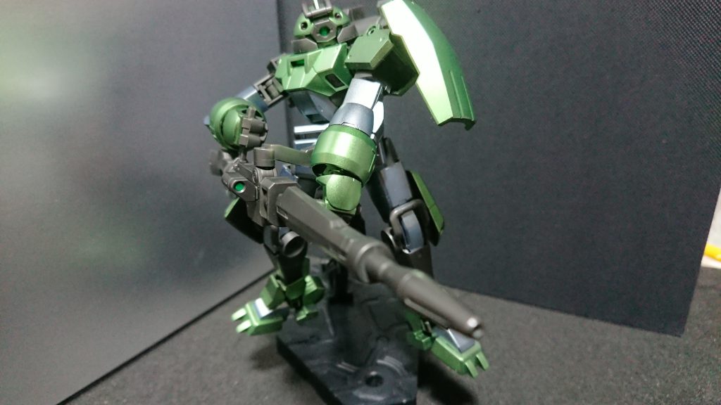 せっかくなので基本武器も。遠距離から近距離までカバーできる万能武器です。（物理）