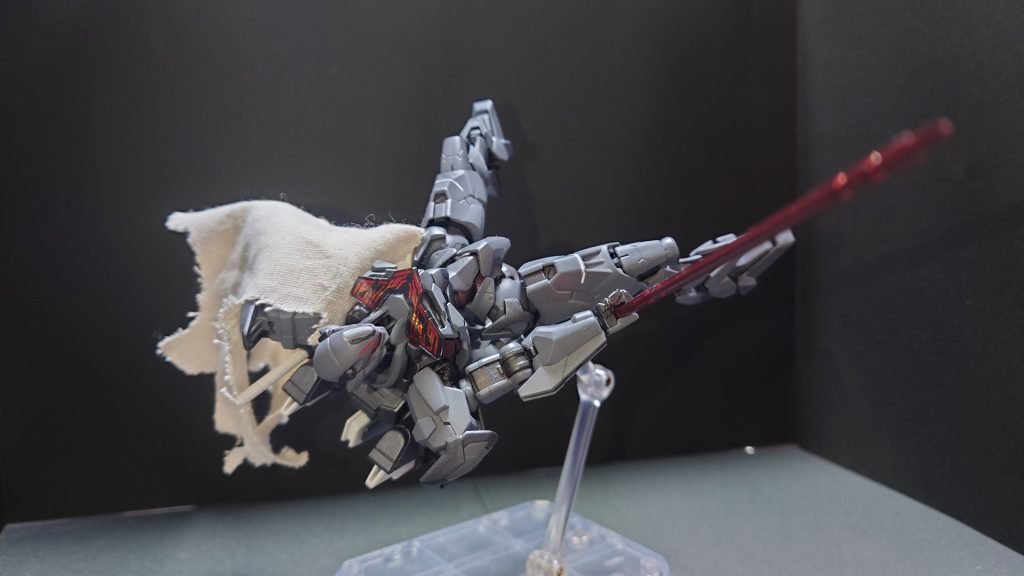 GUNDフォーマットがあるので、デルフィングみたいな、アクロバティックな戦闘をしているイメージです