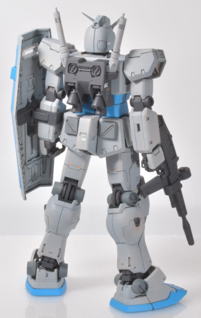 本体色はダークゴーストグレー本体濃いグレーはオーシャングレイ２青はスカイブルー関節はメカサフスーパーヘヴィとヘヴィの２色を使っています。