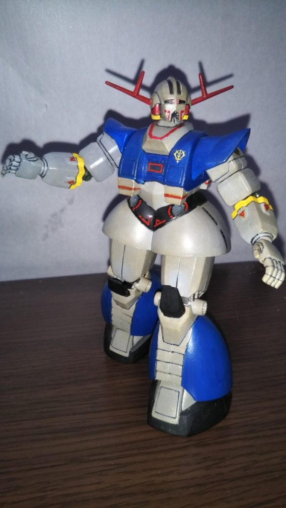 アクションポーズです。 脚が付くとポーズの幅が広がっていいですね。