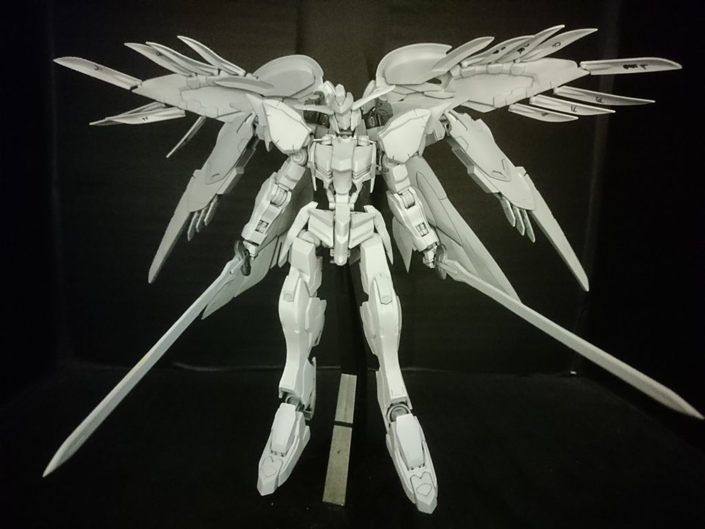 サフ吹いたところであります。よく見ると、羽根にアルファベットが書いてあるでしょ?油性ペンで書いたんですけど、これ色乗らなかったです…びっくりしたけど、面倒臭くなって、そのままにしてしまいました…