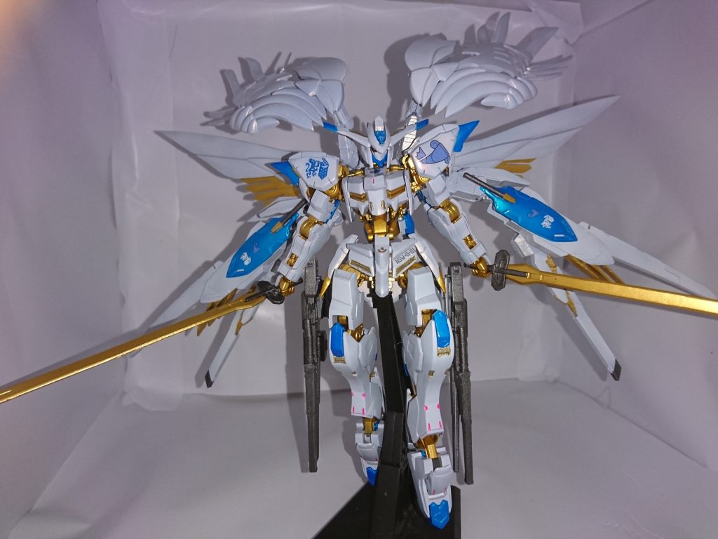 スタイル改修は、芋づる式でいじる羽目に…つま先、太もも延長、股間軸を広げ、腹部胸側のパーツを延長、肩パーツ大型化、首も延長したと思います。よく覚えてない…wあとは、肘と肩のパーツを鋭く盛りました。