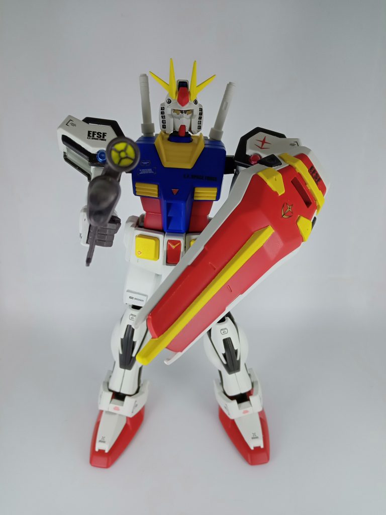 ビームライフルはガンダム、シールドはストライクのものを使っています。