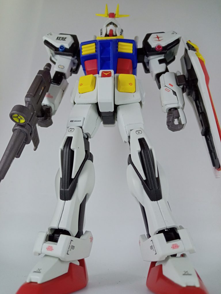 とりあえず合わせて作りましたがそんなに違和感はないと思いたいです。やっぱり主役機はカッコいいですね、この見上げ感じ好きです。名前はガンダム(S型)です。