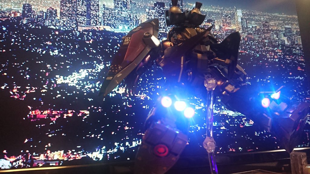 足のバーニアとバックパックのバーニア計8箇所とモノアイにLEDを仕込みました。LEDは100均で購入しています。