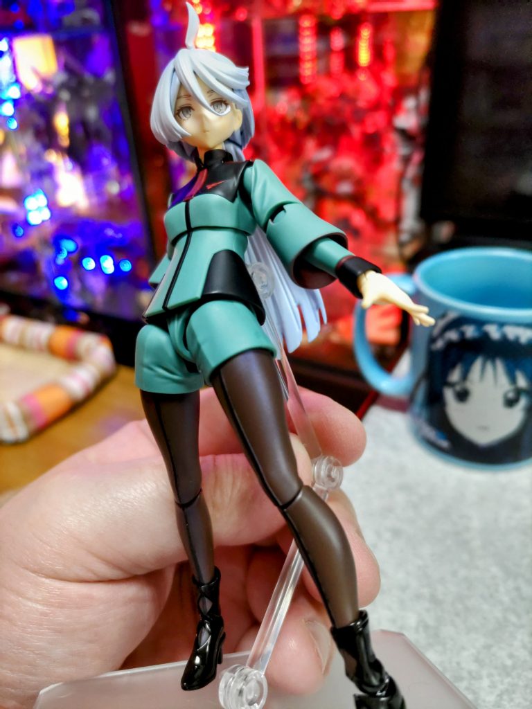 タイツは少しテカらせてみました。