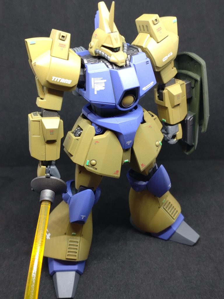 頭部トサカは2ミリ程延長。ザクのブレードアンテナを増設。サーベルと握り手はギャンから。