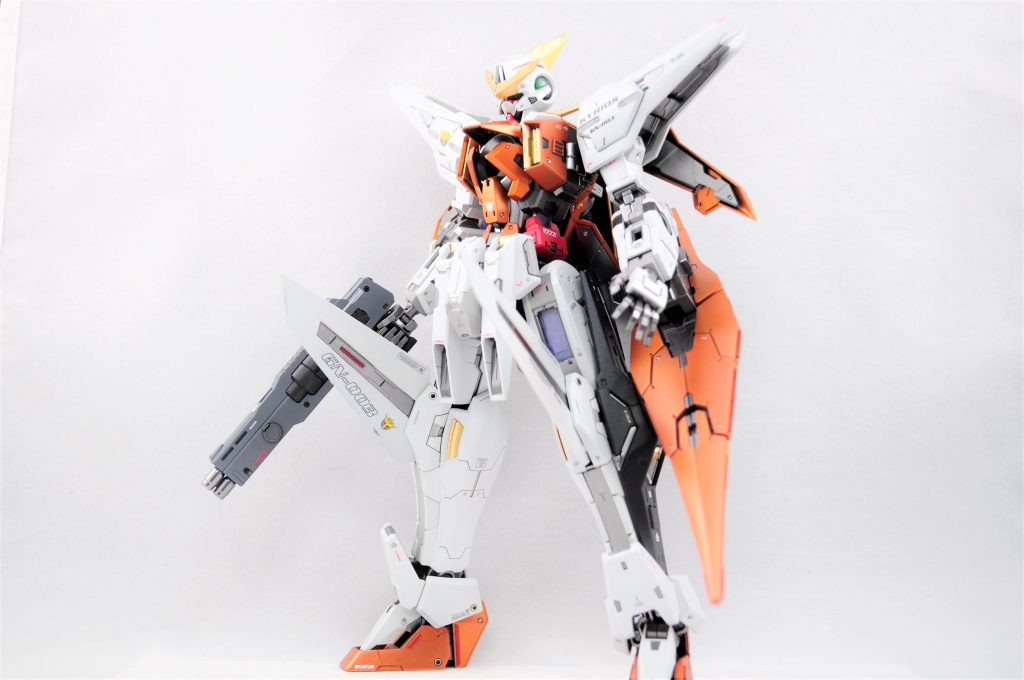 キュリオスといえば自分にとっては初めてエアブラシで塗装したのがHGのキュリオスでした。今回はパールやメタリックにこだわって、メタルビルド風の塗装を目指しました。