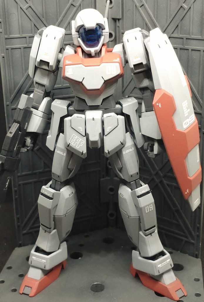 カラーリングを替えただけですが宇宙世紀のMSに見えるでしょうか?