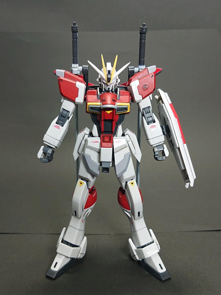 本体はHGCEのフォースインパルスガンダムのまま。シルエット部分はFGのキットで、加工して取り付けました。フォースでは頭部を改造してましたが、こちらは手が回らず、おとなしく無改造になりました。