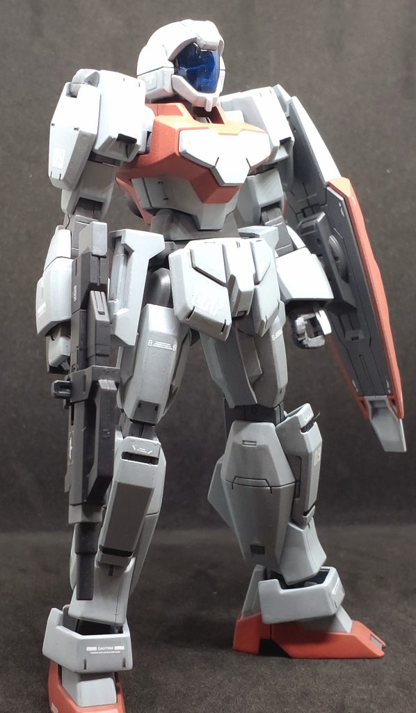 頭部もジムに寄せる為にアゴとバイザー部をプラ材にて改修。