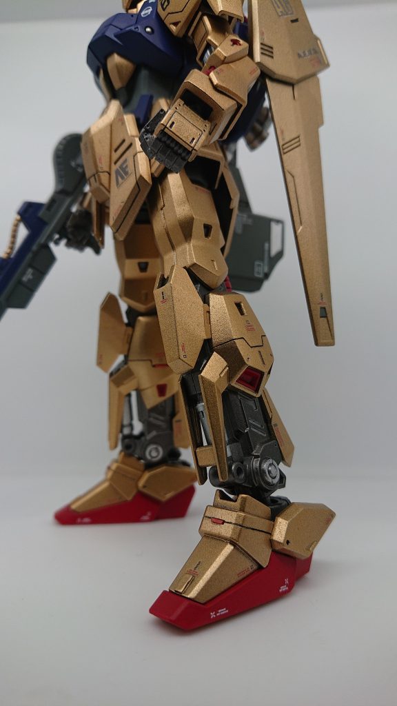 百式の足はフレームが剥き出しなのが大好きポイントです。