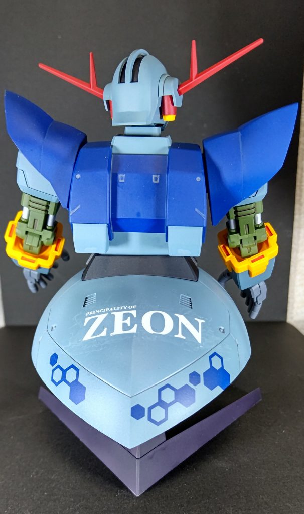 後ろは面積広いので大きめにジオンデカールも大きめです