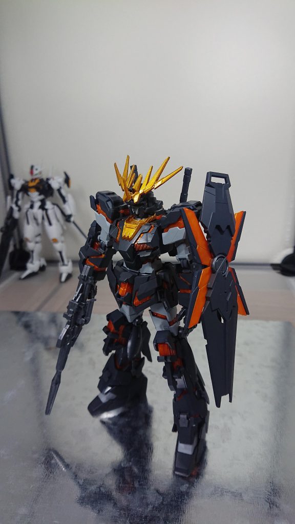 肩の下半分グレーにしたのがわりとハマったと思います金のとこはカッパーの上にクリアイエローです