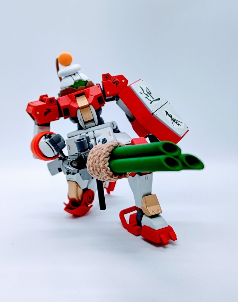 そんなわけで、元旦ネタどうしようか悩んだときに、ちょうどデミトレーナーの武器セットがあったので、銃口を門松にしてみました。そしたら、デミトレーナーの頭が鏡餅に見えたので、実現してみましたデミトレーナーのシールドは面積大きいのでちょうど文字いれるにはBESTでした文字ははじめて自作水転写デカールですただ、今回使ったのはのり面が目立ってしまうので今度は別のものでつくりたいとおもいます重ねてとなりますが、本年もよろしくお願いします