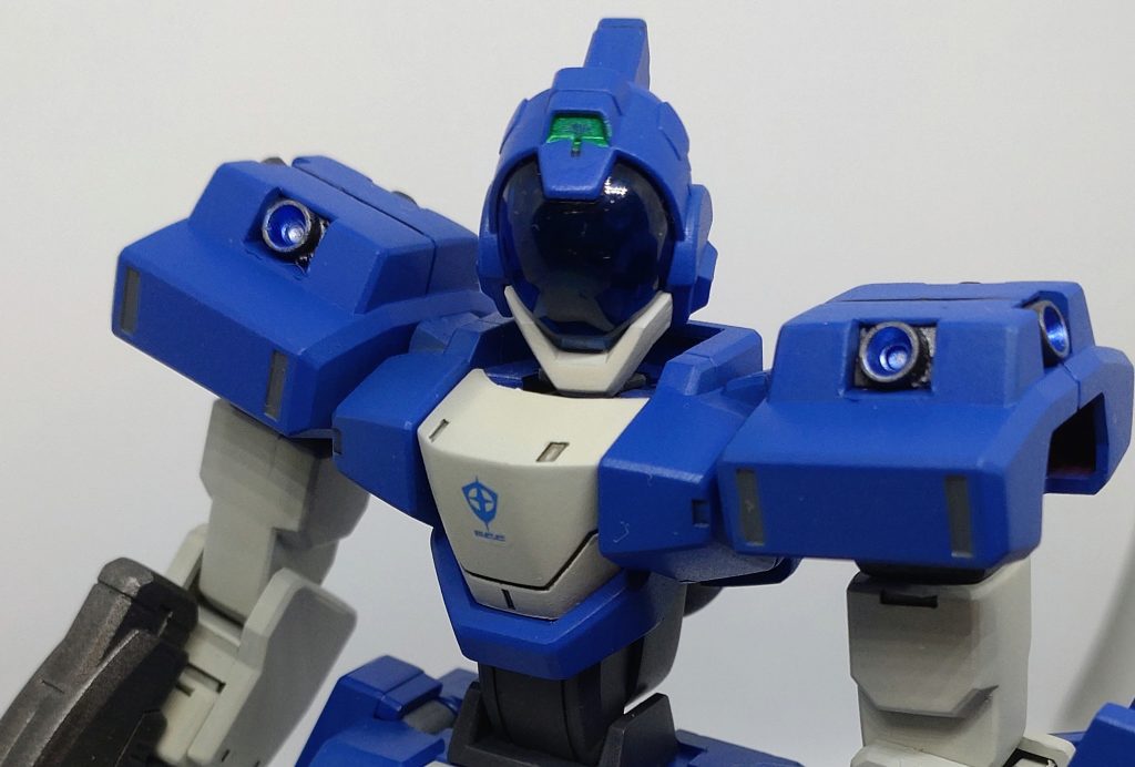 設定の赤いボディが気に入らなかったので青くしてみました。