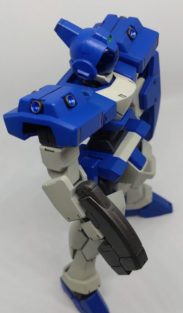 耳の部分にはディテールアップパーツを追加