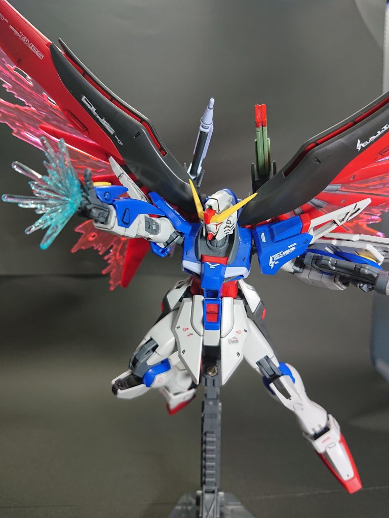 デスティニーの代名詞たるパルマフィオキーナや光の翼とプレイバリューが高いキットでした。ミネルヴァ隊最後のレジェンドは・・・思いっきり停滞中です(汗)今年はなかなか気になるガンプラが買えずで、ガンプラじゃないプラモに移っていたところもあり3機並べず仕舞いになってしまいました・・・早いうちにレジェンド作って、ミネルヴァ隊で並べようと思います。最後までご覧いただきありがとうございました。