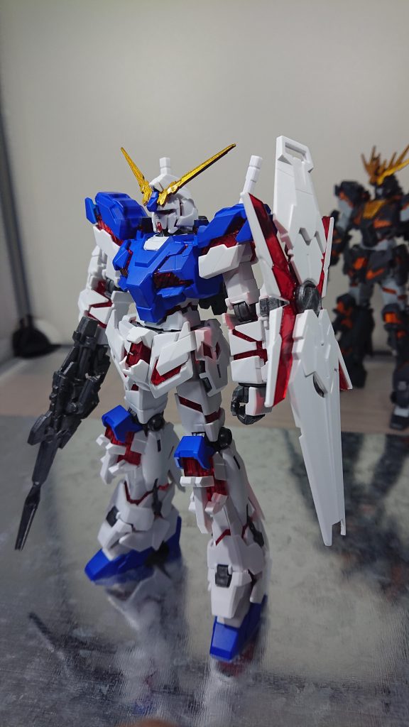 カラーは白黒ツートンにしようかと最初思いましたが悩んだすえブルーに決定膝こぞうのブルーがチャームポイント