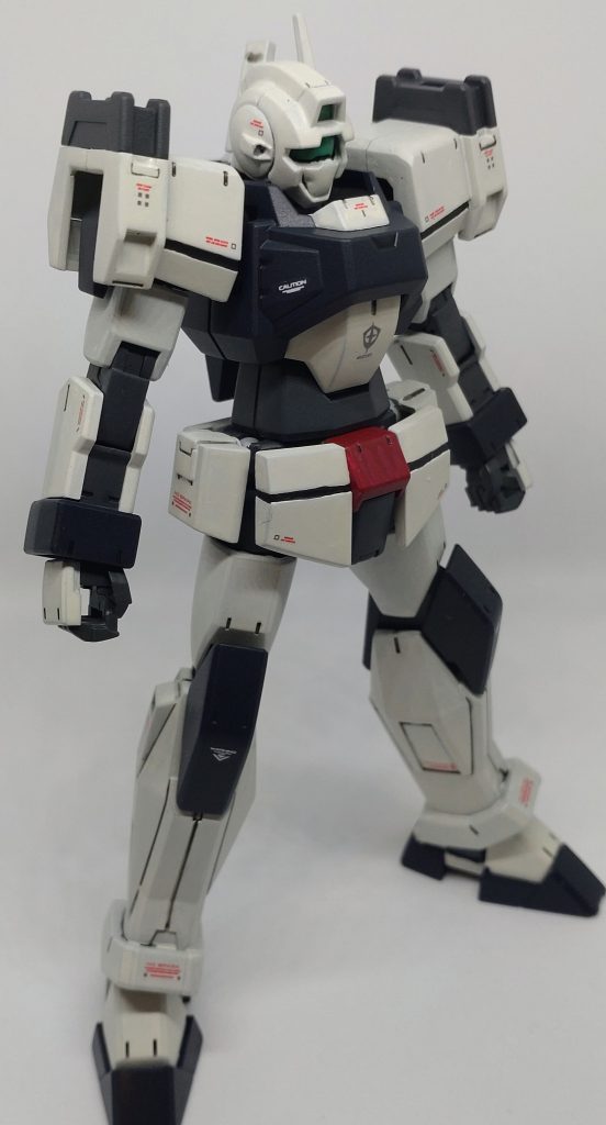 ボディのホワイト部分のエアブラシ塗装が失敗したので久しぶりに筆塗りでリカバリしました。