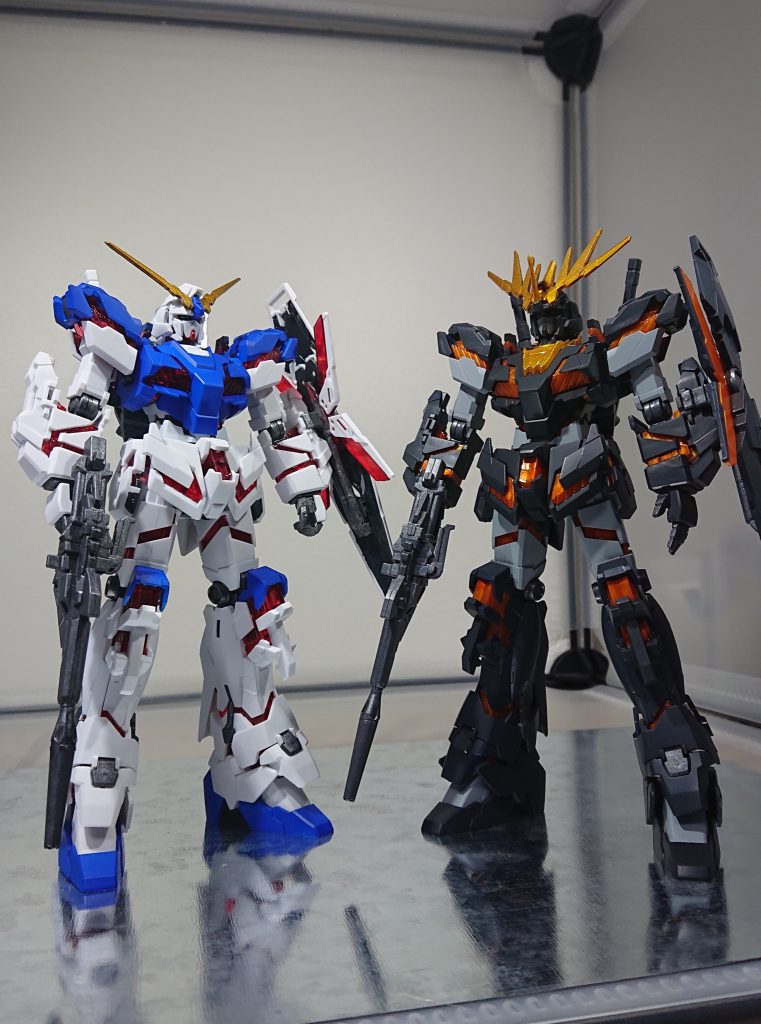 前回作ったバンシィと合わせるのが目的だったのでカラーパターンは並べて兄弟機らしくなるように意識しましたユニコーンにも左手の開きハンド欲しかったな