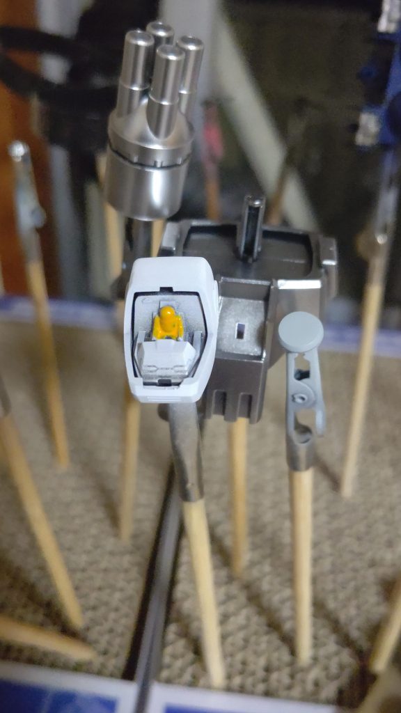 コクピット内のパイロットもしっかり塗り。筆塗りにしても細かい…