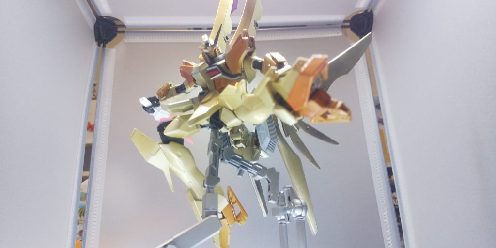 脚にフラッシュエッジつけてビームキックじゃい！ってやりたかったのにビームの刃のパーツを紛失するギャグをかましました。