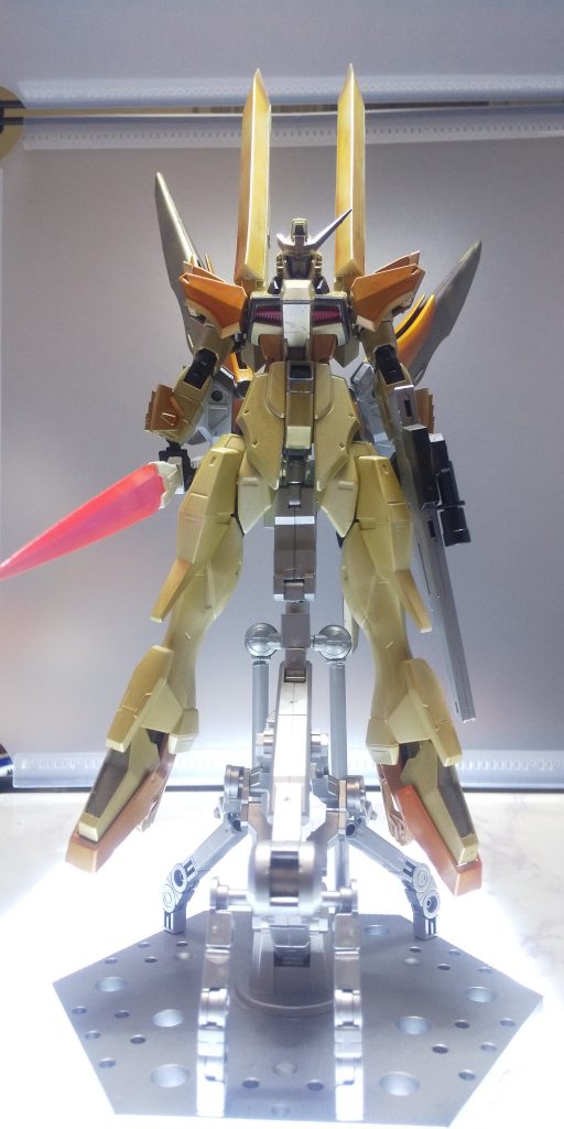 金塗料は数種類混ぜ、意味もなく蛍光クリアとクリアイエローを叩き込みました。明るくなったのかは知らない。