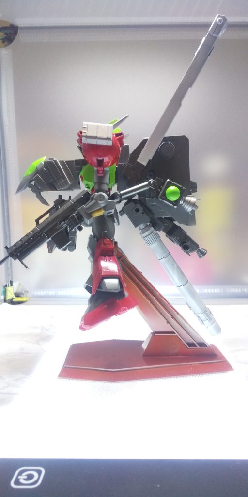 巨大なランドセルにはオフィスや食堂、シャワールームや寝床が設置されている。