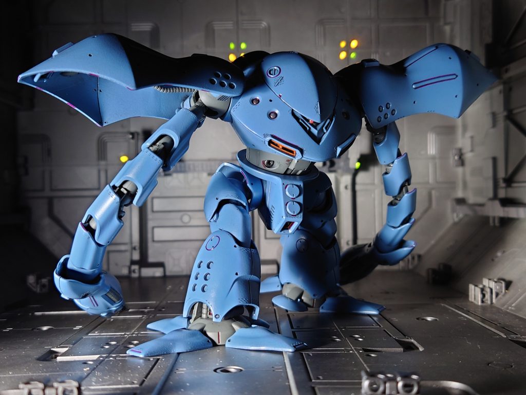 個人的には、腕部関節の逆曲げ加工がポイントです。劇中のダラダラ腕がカワイイと思って見てました。