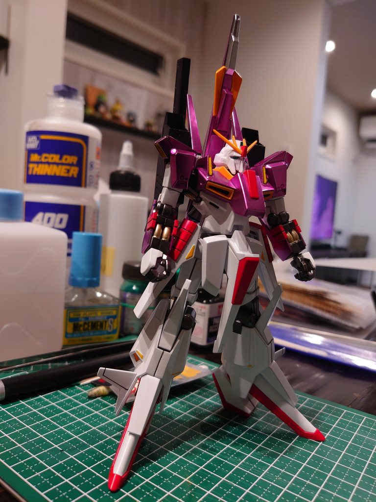 キャンディ塗装とホワイト塗装を練習するという意味でもこのカラーリングになりました(^o^;)