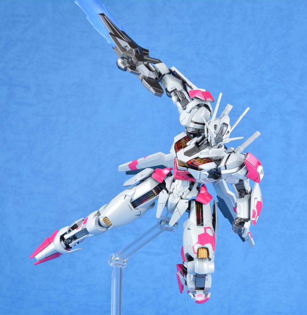 カラーレシピ(G)=ガイアカラー (C)=クレオスグレー(本体):(G)ニュートラルグレー2 → (G)プレミアムガラスパールピンク:(G)ブリリアントピンク → (G)純色マゼンタ → (C)ルビーレッド関節:(G)フレームメタリック1イエロー:(C)スーパーリッチゴールド → (C)クリアーベールオレンジグレー(額、顎):(G)ニュートラルグレー4センサー:(C)GXメタルイエローグリーン仕上げに(G)Exクリアーでオーバーコート