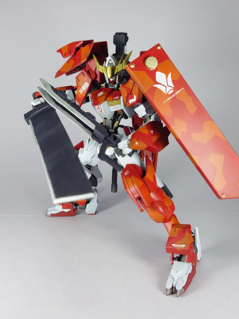 武装紹介その2バスターソードとマインゴージュバスターソードを抜刀した後の鞘はシールド代わりに扱えます