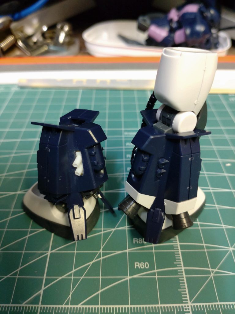 ふくらはぎのマフラーみたいな部分のディティールが気になったので削り落としてプラパイプで作り直しました