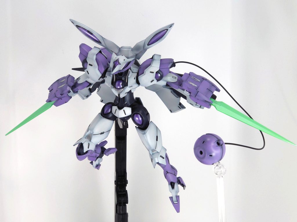 最新のキットということもありポリキャップレスで可動域もかなりのもの😀改修はブレードシャープ化のみ付属のシールは使わずクリアパーツは内側から塗装してみました。