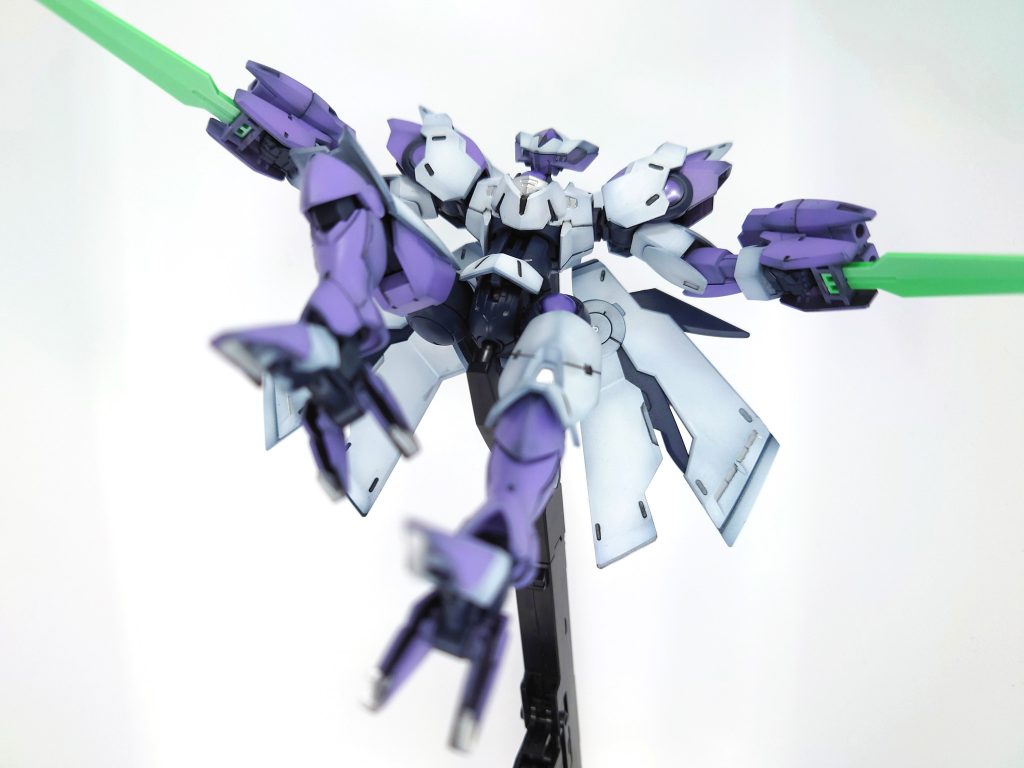 量産型のルブリスもキット化してくれれば劇中ポーズでディスプレイしたいです😁デカールが来年3月発売とのことでつや消しは吹かずトップコートのみで留めています。