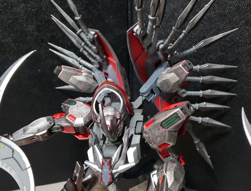 ○イーシュヴァラ改背中のユニットに装着されているドローンで、ビットのように射出してビームを射出したり、出力調整によりビームサーベルを展開して、相手を切り刻むことも可能。※射出せずに背部ビーム砲としての運用も出来ます。