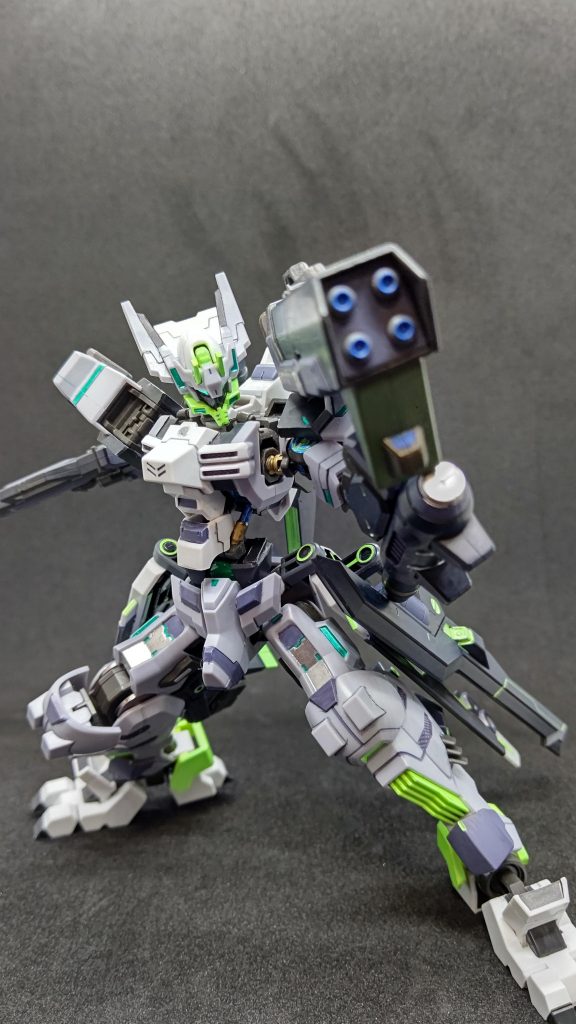 もちろん、手に持たせることもできます。この2つの武器は塗装以外は無改造です。