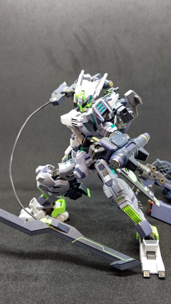 ギガント・ジャベリン アンカーモードですが、相手に刺し、振り回したりとかできそうです。