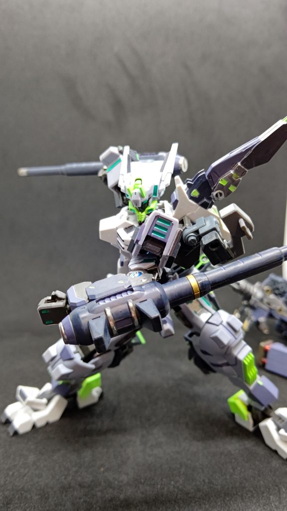 殴りつけるほうも!