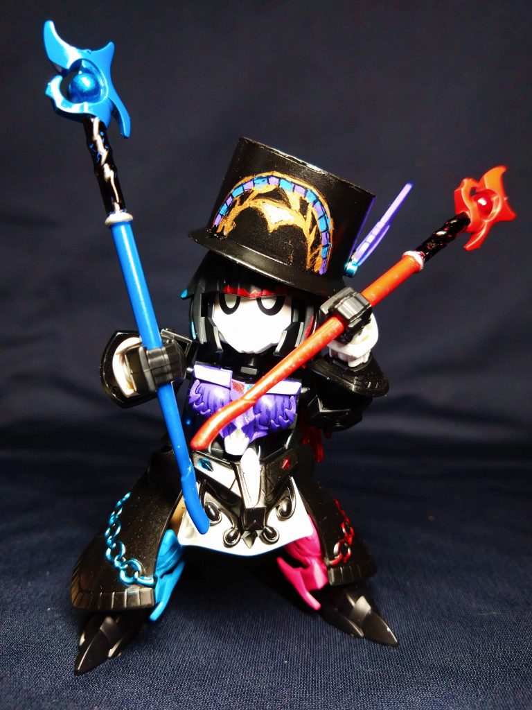 ベースは貂蝉クシャトリヤとクレオパトラキュベレイを使用。帽子はミシン用の糸巻を加工しています。ゲーム内イラストは何種類かあり、初登場となるRS1.5周年時のイラストをモチーフにしています。