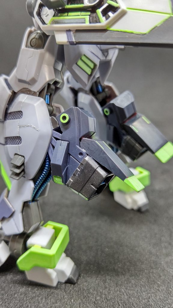 脚部追加の大型スラスターはシュヴァルベカスタムの余剰パーツとジュピターヴガンダムのパーツ、ビルダーズパーツのスラスターを使用しました。