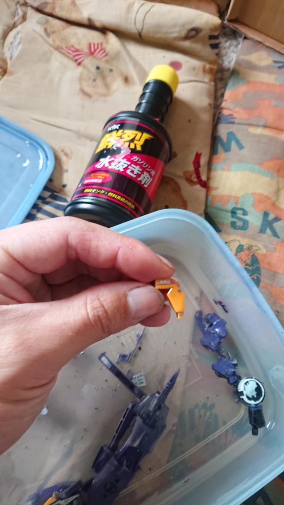 塗装を溶かすのではなく剥がしていく感じ。