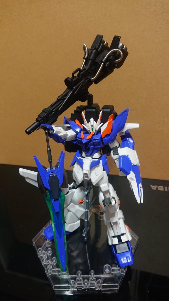 ベースとなる機体はウイングゼロ炎で足はEX-Sを使用。盾は旧hgのトールギス3