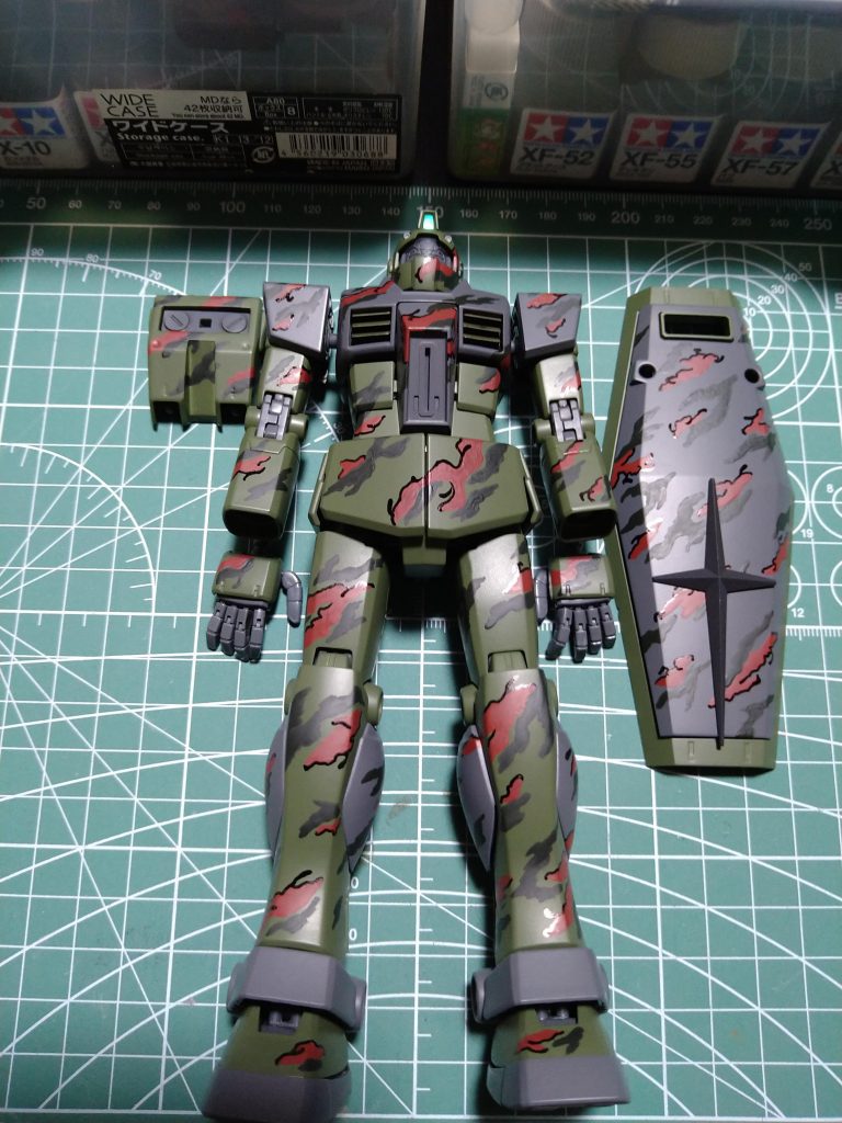 迷彩の2色目。あと、1色目もバランス的に足りなければ追加。おお、一気にタイガー感が出ましたね!