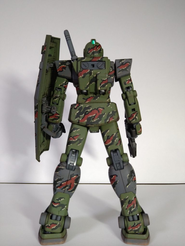 後。タイガー迷彩って大昔(30年以上(笑))は認知度が低く、まだ学生だった私は存在自体を存じず。ベトナム戦争中に、南ベトナム軍の軍服に使われた迷彩が発祥らしいですね。まあ、AFVとか飛行機に施すモノではないと思うし、素人モデラーには知る術もないというか。サバゲーとかやる人だとお詳しいんでしょうね。