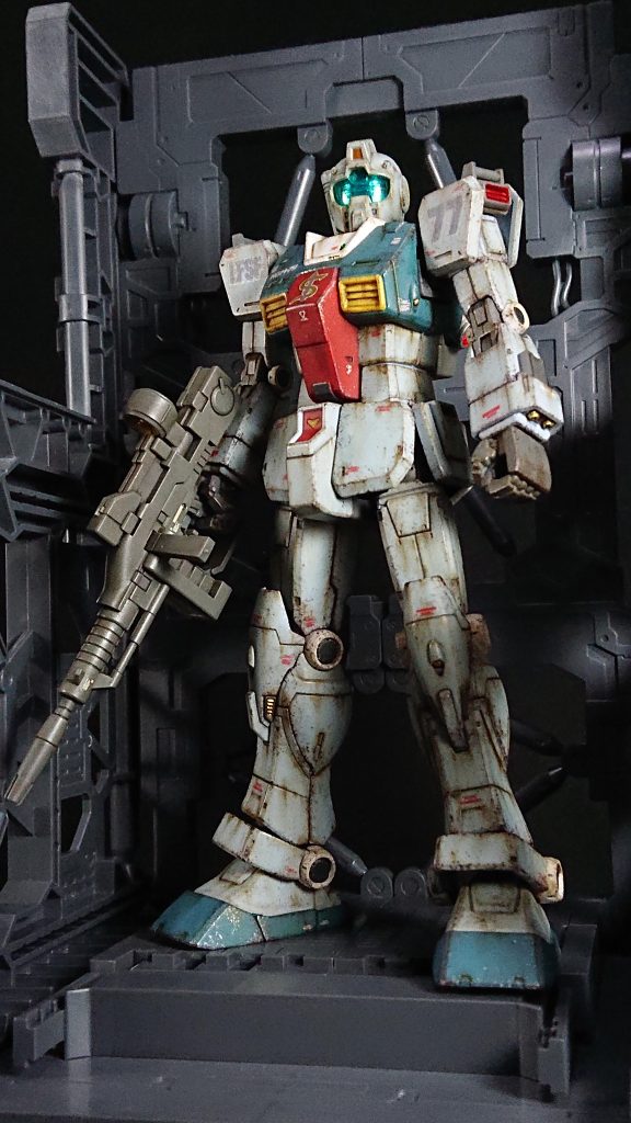 キットは、部分塗装及びウェザリングのみで仕上げています。スレッガー中尉なら激しく戦うと想定して、ハードにウェザリングをしました。