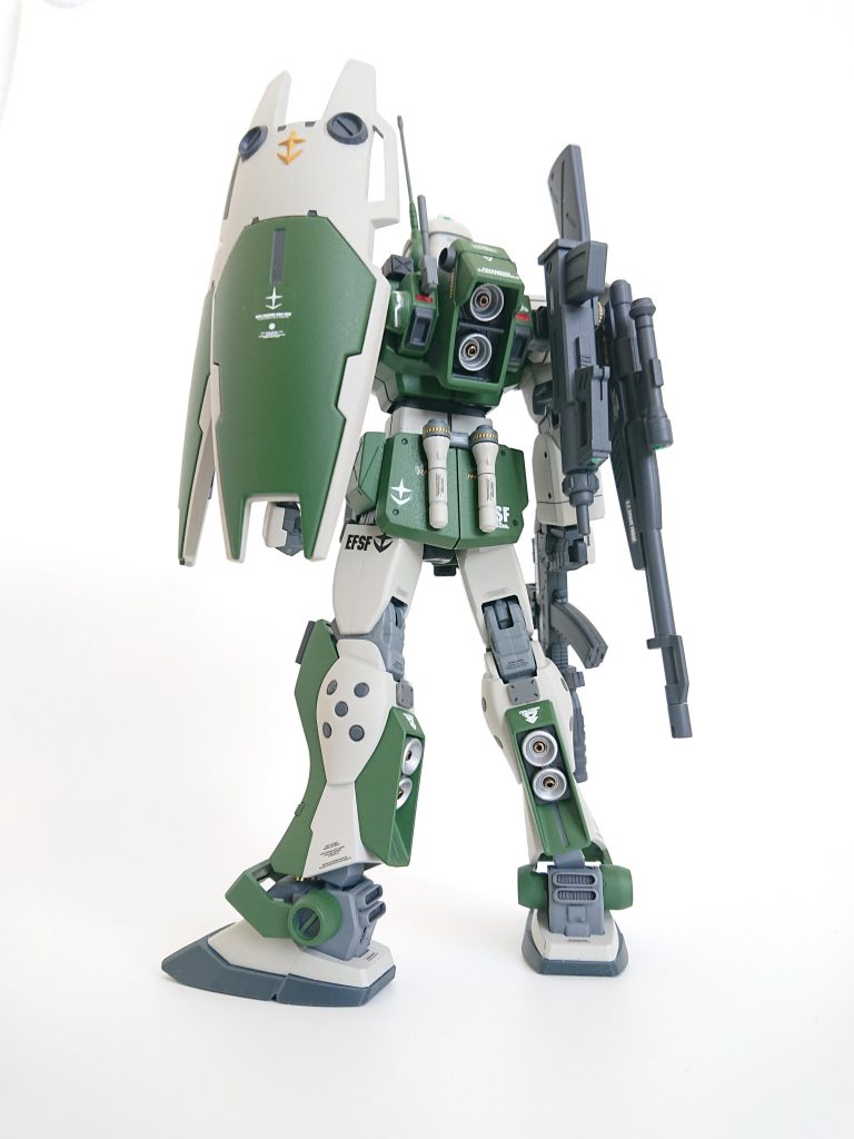 ジェスタのバックパックも拡張性が高いと説明あったので、アームユニットによるシールド、右はウェポンラックにしました。ジム・コマンドのシールドあって、微妙にデザイン違う！連邦マーク！に感動して2枚になりました。w