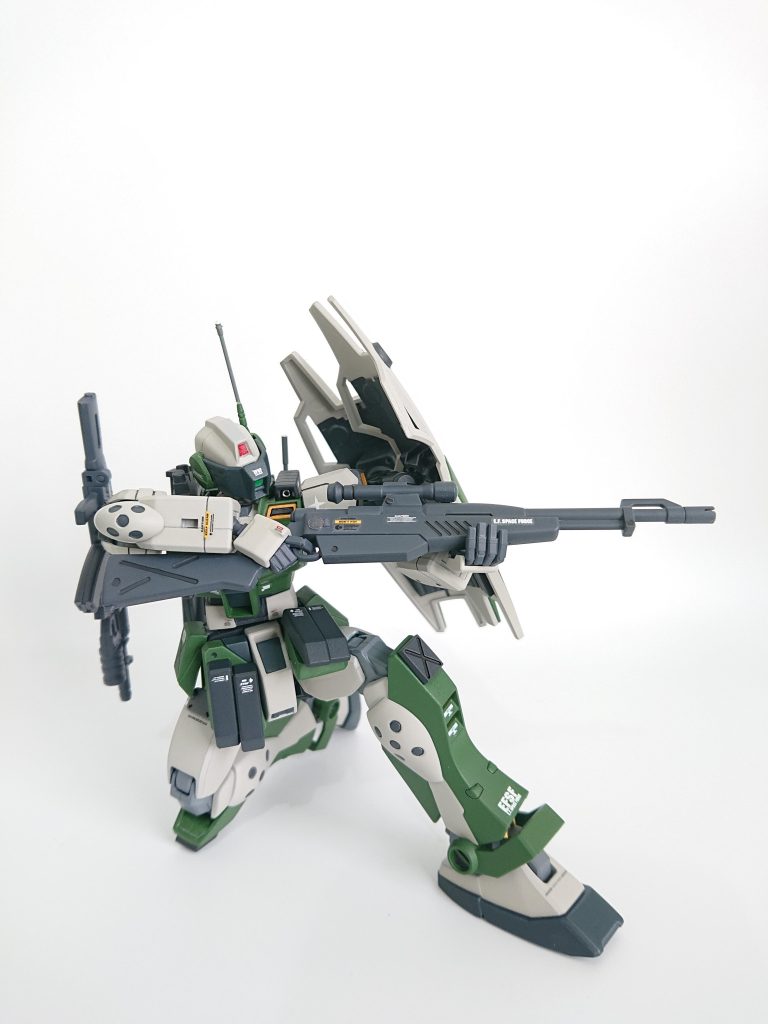 やっぱこれです！これを綺麗にカッコよくポージングできるようにしたかった！頭部カメラはUCのゼータプラスとか赤かったので、赤にしてみました。